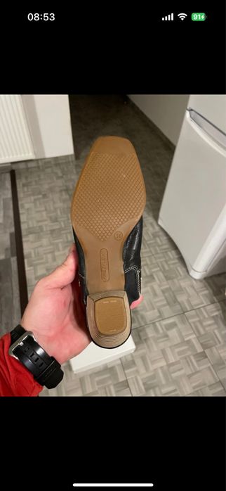 Vand saboti eleganti de piele ca noi