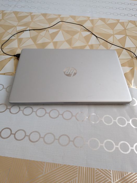 Ноутбуки сотилади срошний пул зарур