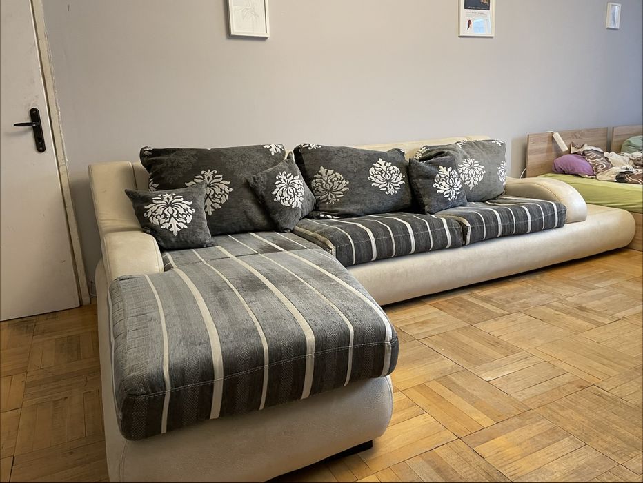 Голям Диван с лежанка в добро състояние