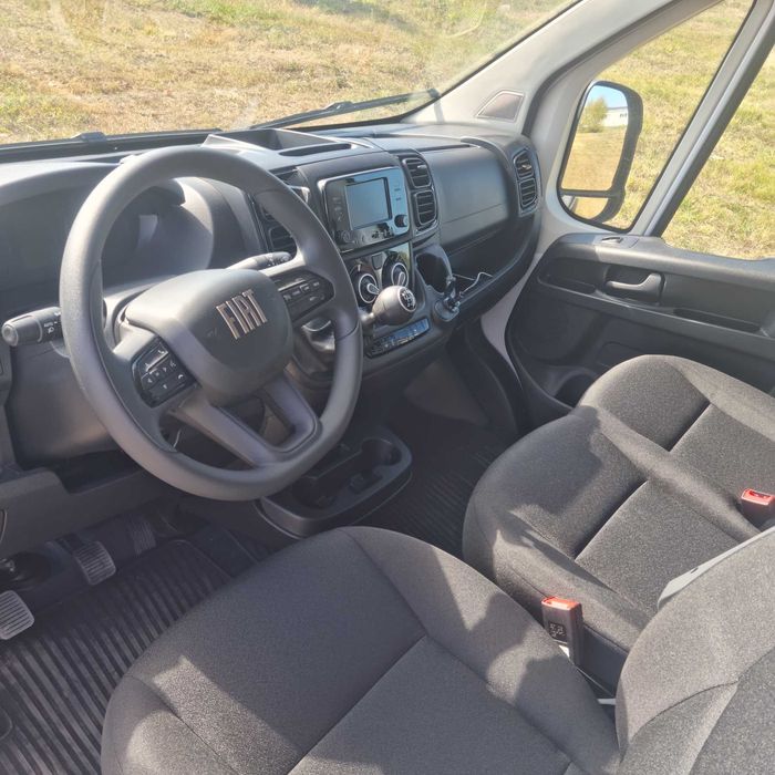 Inchiriere microbuz marfa nou, in Arad, reducere pentru mai multe zile