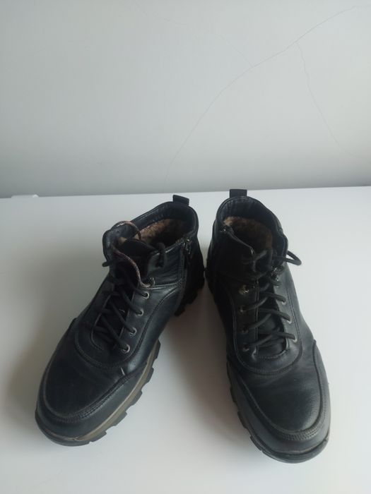 Продам зимние ботинки