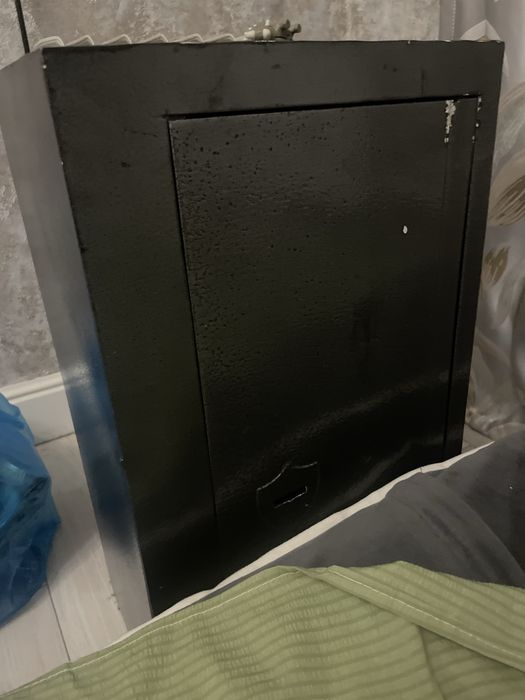 Продам сейф железный