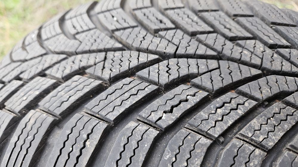 2бр като нови гуми 205 55 16 дот24 континентал continental