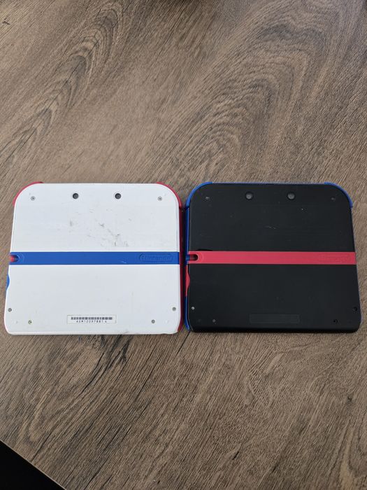 Vand doua Nintendo 2ds piese