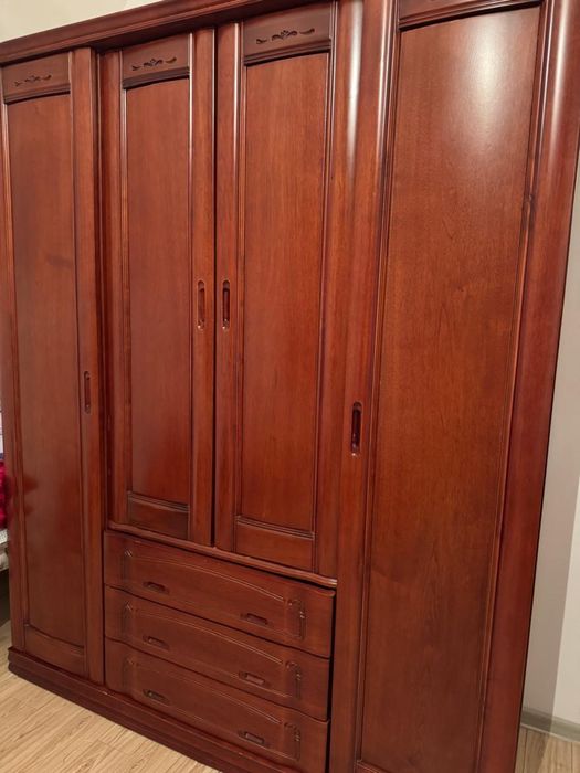 Шкаф в спальню в отличном состоянии