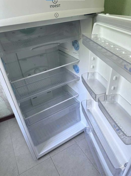 Холодильник SAMSUNG