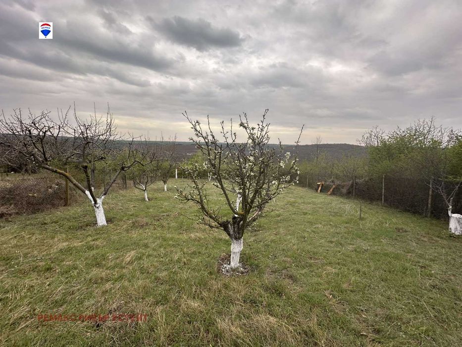 Поземлен имот за продажба местност Липака, с. Николово