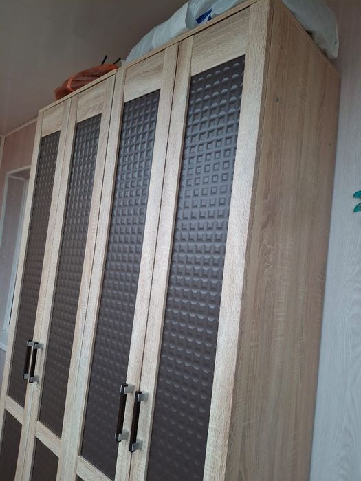 Продам две тумбы и шкаф