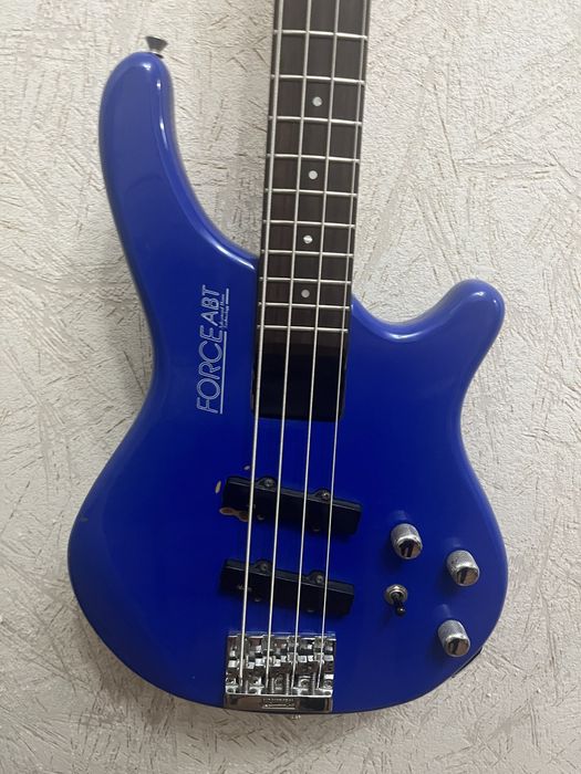 Бас гитара washburn и комбоусилитель