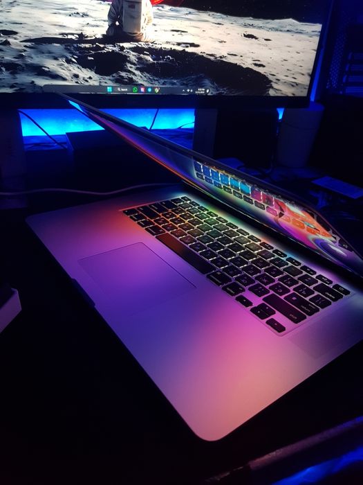 Macbook pro 15 i7 \ 16 \ 256gb