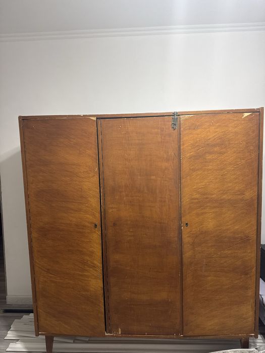 Дервянный шифоньер