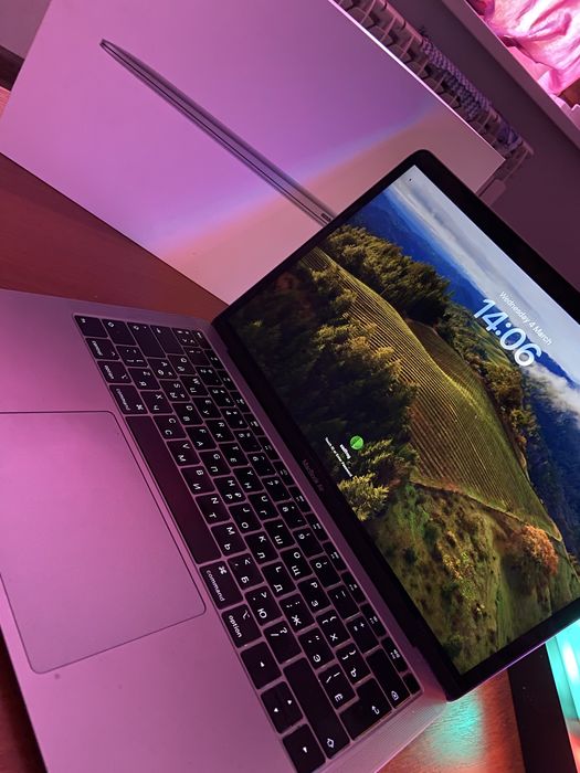 Продаю ноутбук MacBook Air 13