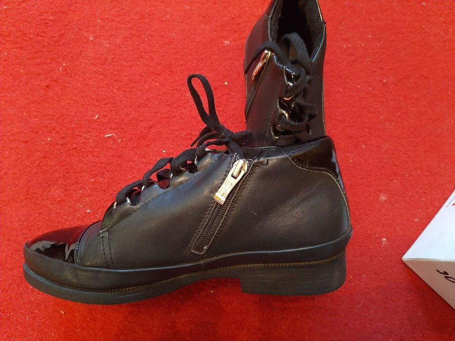 Ботинки б/у 41 размер, кожа на флисе