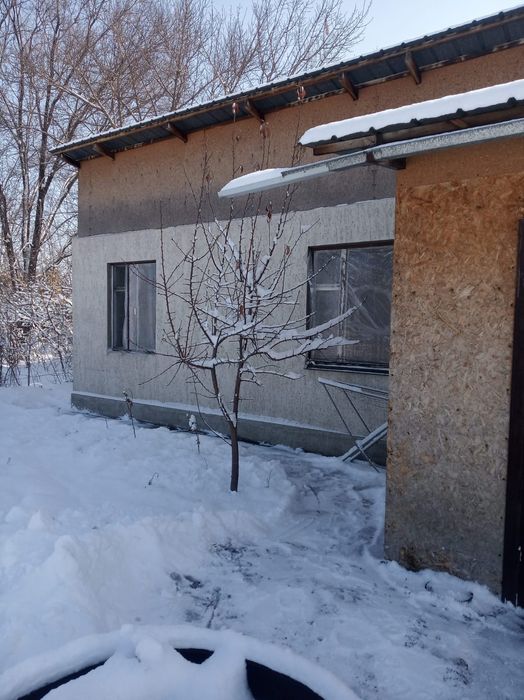 Участок с времянкой