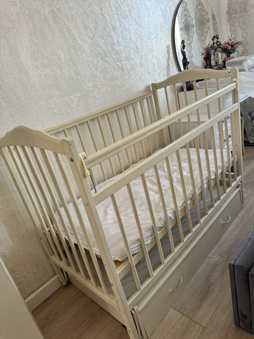 Продам манежку с маятником