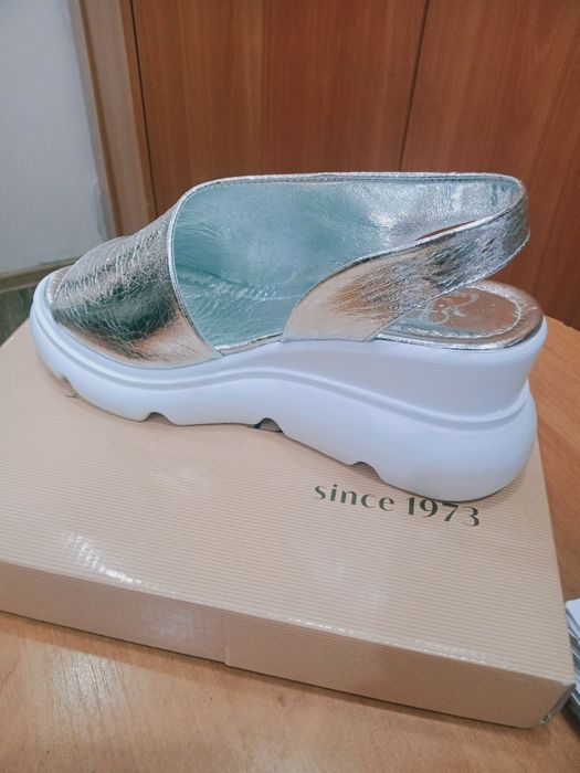 Продам босоножки