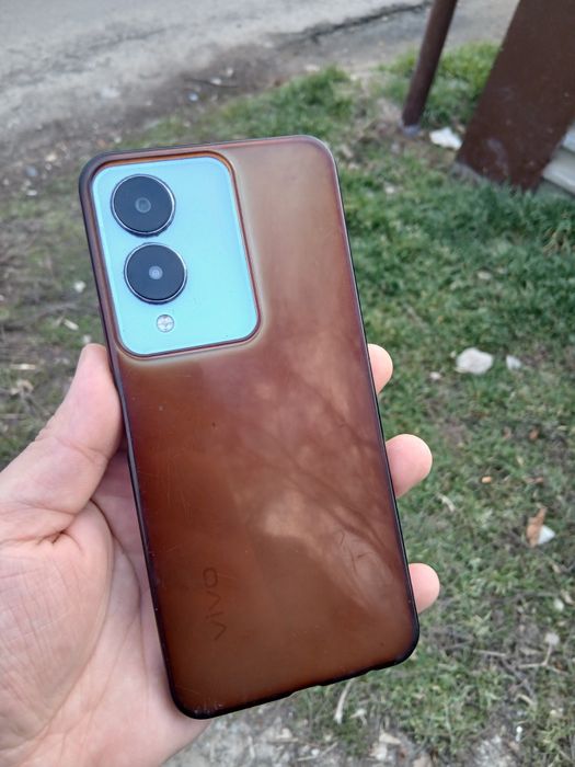 В продаже Vivo Y17s.