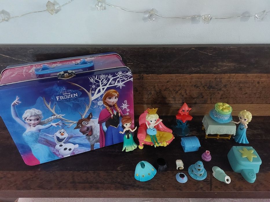 Елза и Ана, Мини къща с кукли