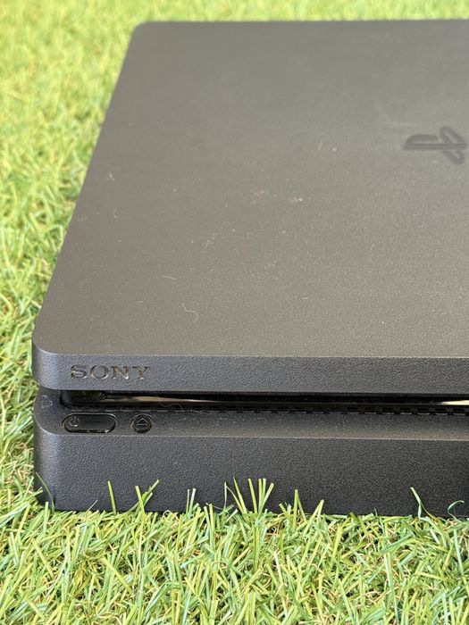PlayStation 4 Slim ( PS4 )