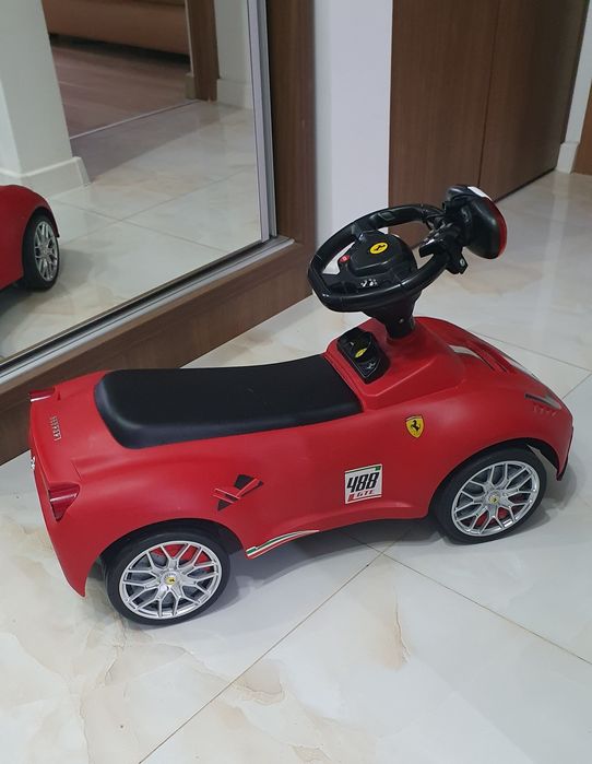 Mașinuța roșie Ferrari pt copii