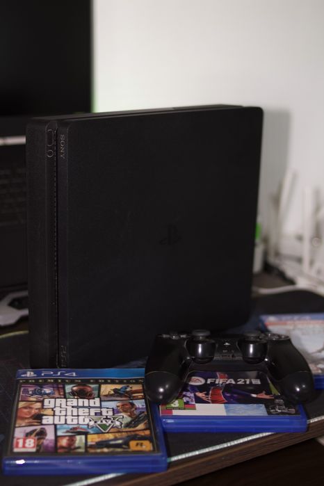 PlayStation 4 / PS4 slim  500GB