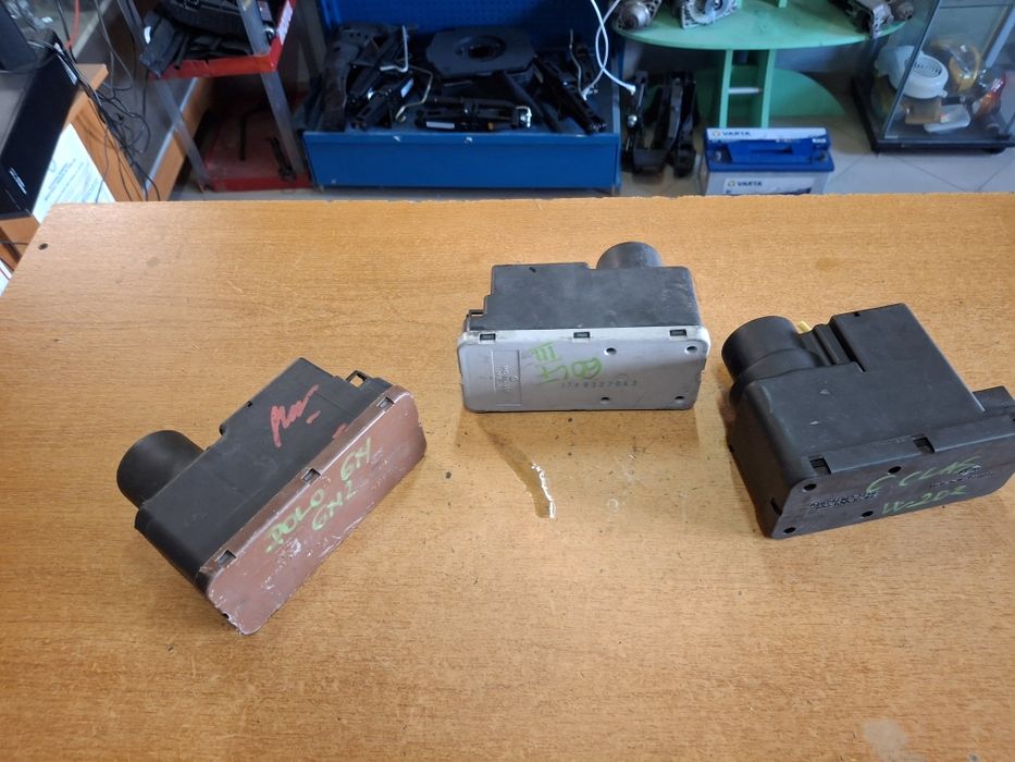 Pompa vacuum închidere centralizata Vw Golf 3 Passat B3 Jetta Polo Mercedes C-class
