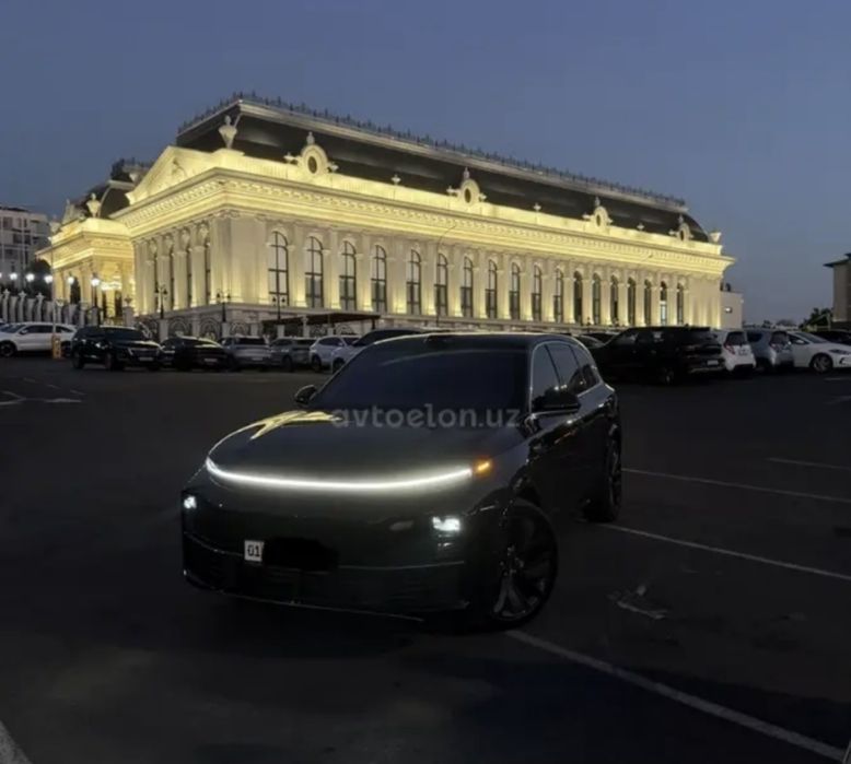 Li 7 ULTRA Qora qora salon 2024 yil