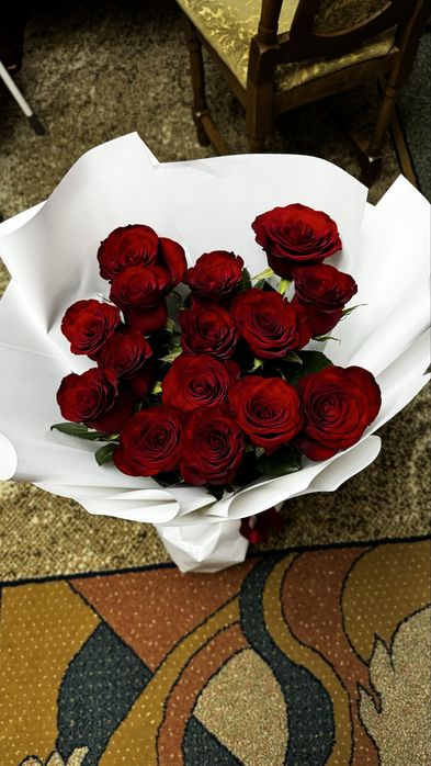Красные метровые розы