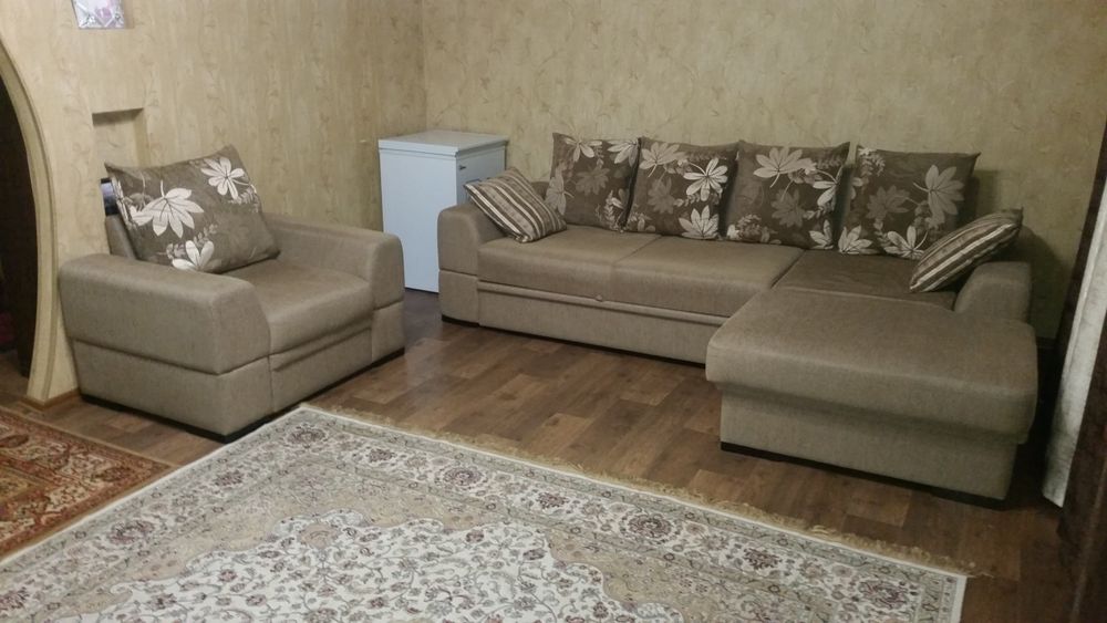 Продам угловой диван и кресло
