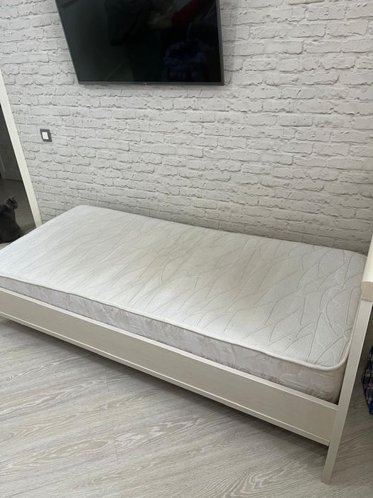 кровать б/у 90 на 200