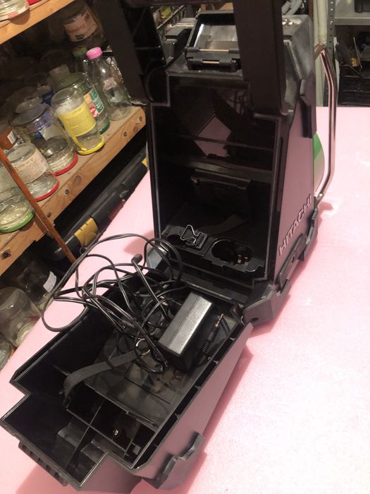 Vand boxa Hitachi Ur 18dsl