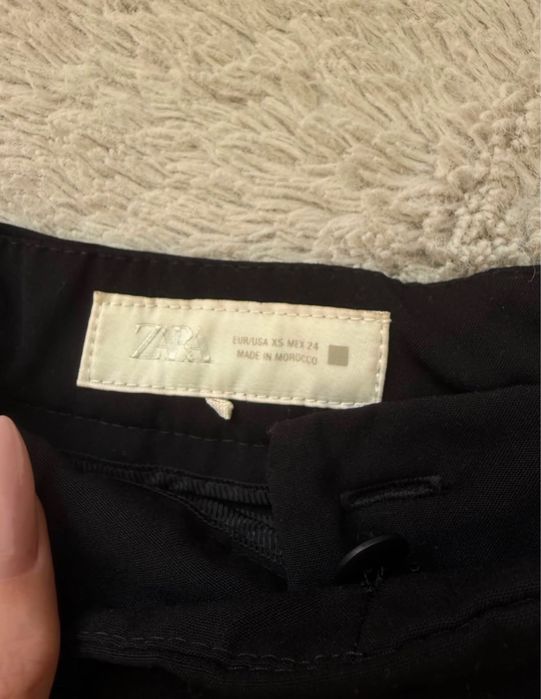 ZARA къси панталонки с дантела