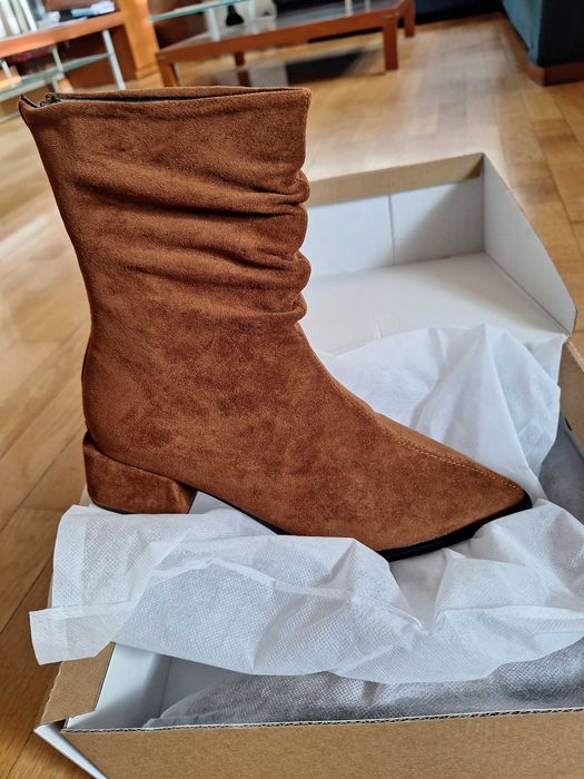 НОВИ велурени боти в кафяв цвят, номер 39