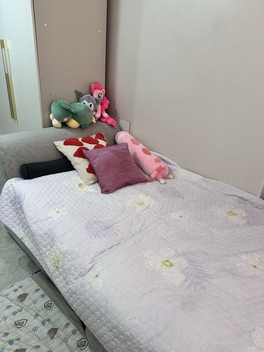 Продается диван в отличном состояний