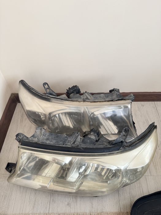Фары передние Крузак 200