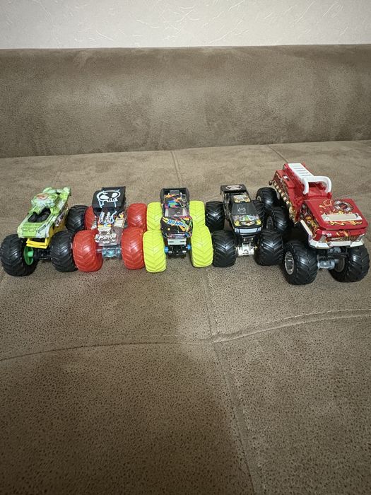 Детски джипове Hot wheels 25€ за 5 броя