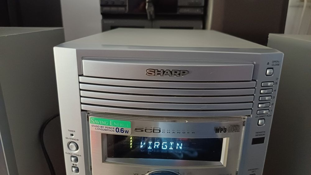 Se vinde mini sistem audio SHARP