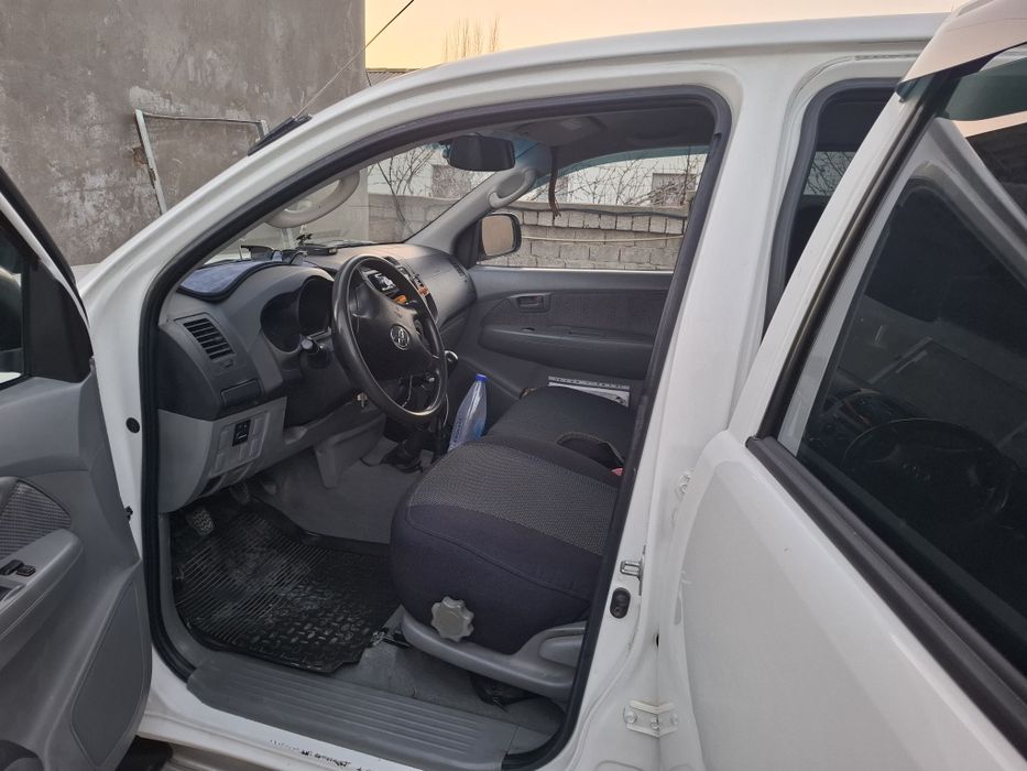 Продается TOYOTA HILUX 2008год в хорошем состоянии