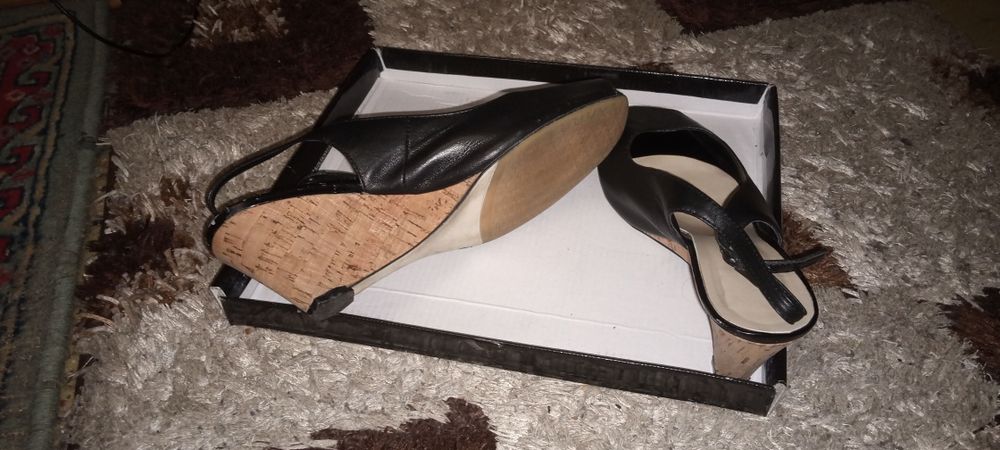 Срочно продам туфли