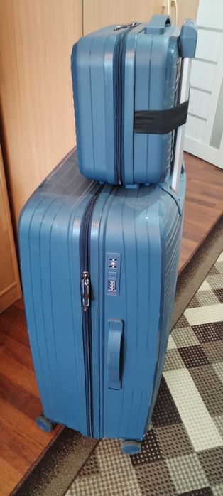 Чемодан в отличном состоянии