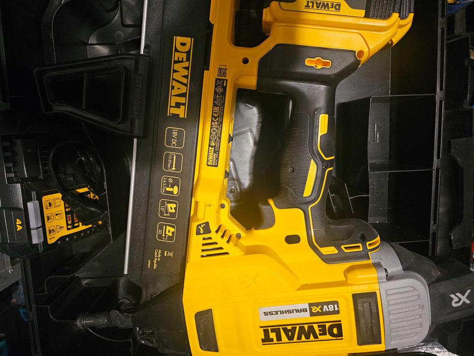 Пушка за пирони Dewalt DCN 890