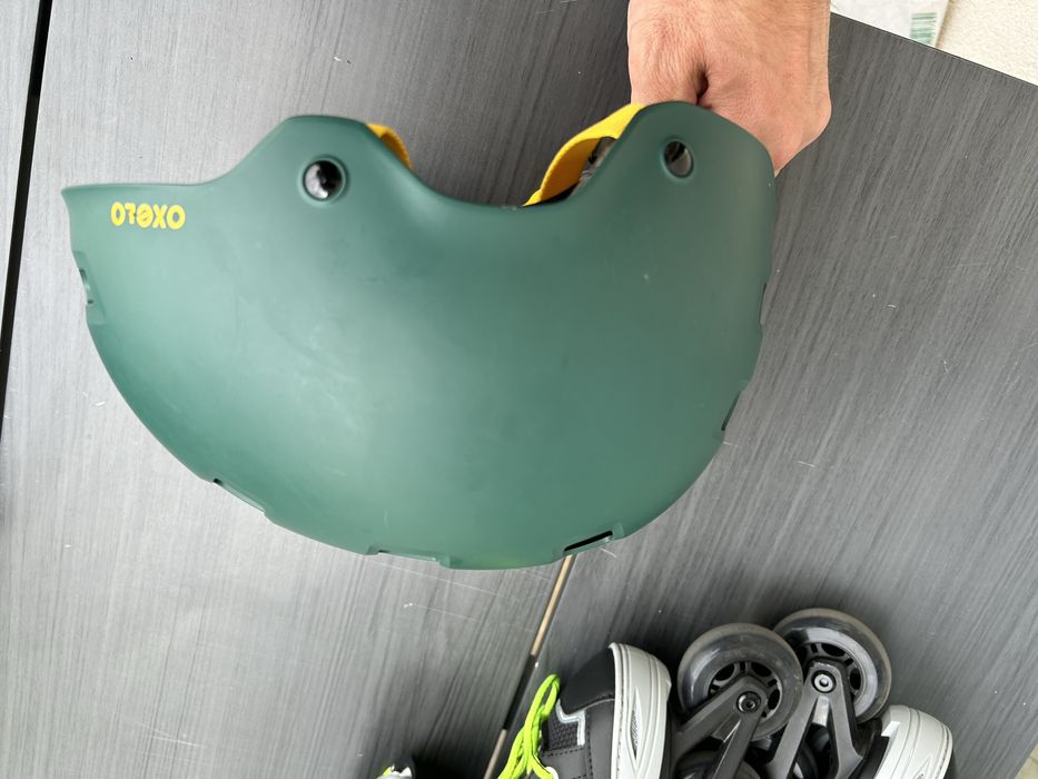 Role roller skating set complet cu casca si protectii incheieturi