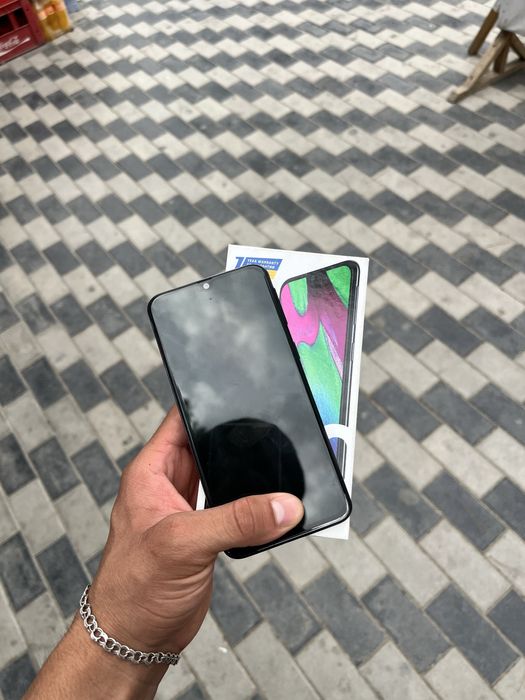 Samsung a40.