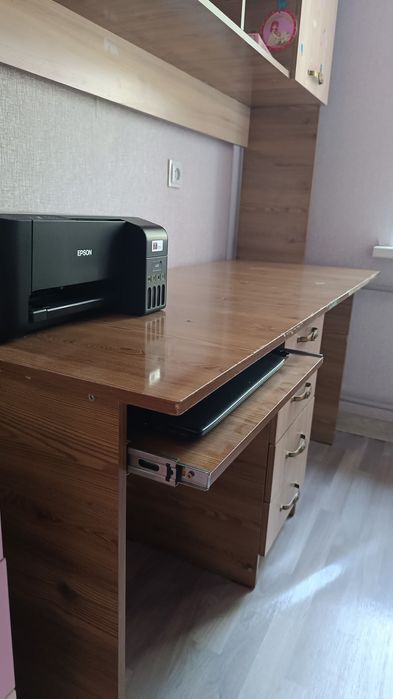 Продаётся учебный стол с полками