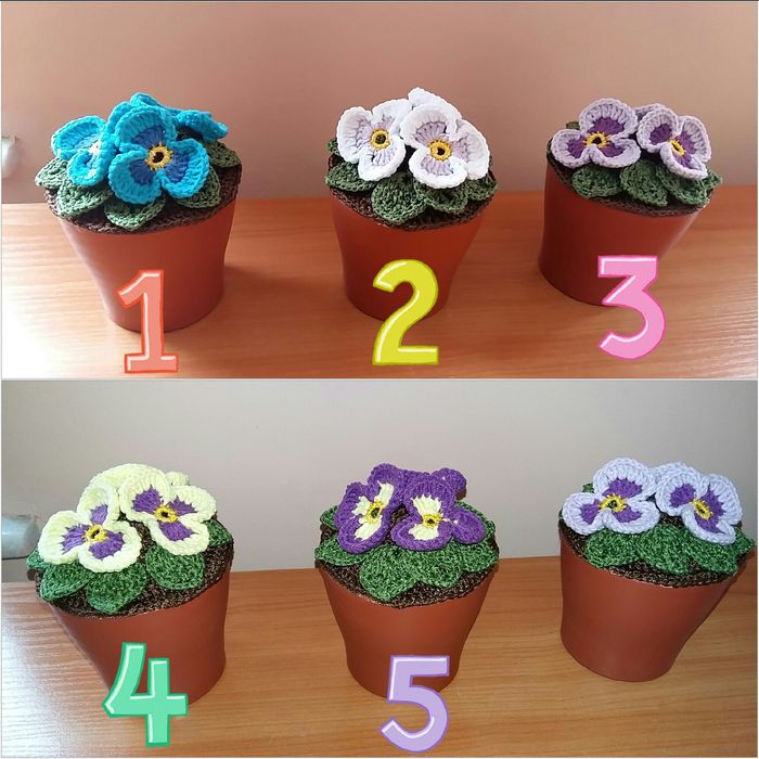 Плетени теменужки в кашпи