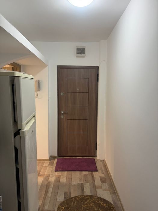 Închiriez apartament cu centrală o cameră