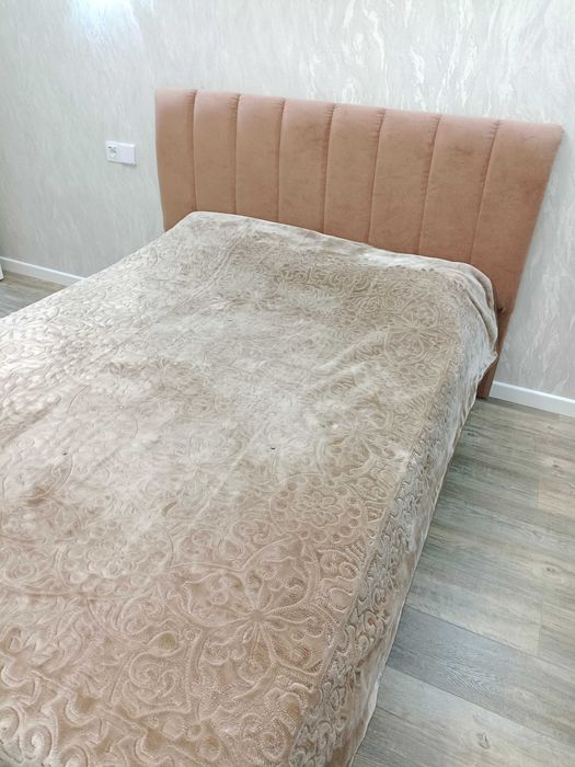 Продается двуспальная кровать