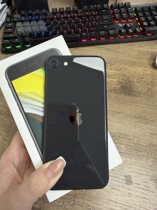 Продам iphone SE-64