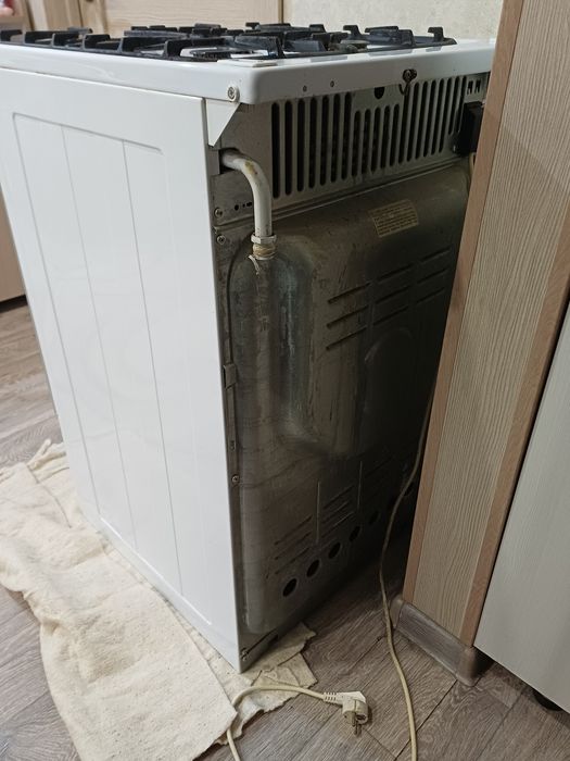 Продам газовую плиту Gefest