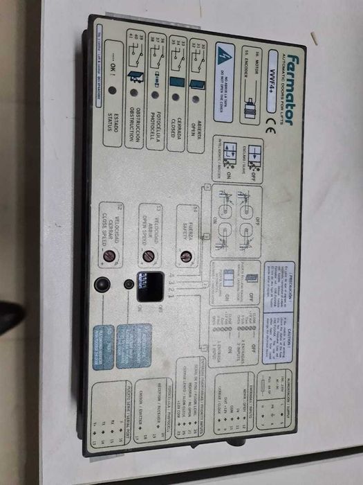 Дверь лифта с платой